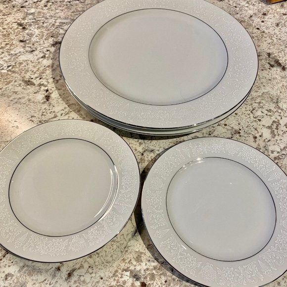 Vintage Lovelace by Crown Victoria Fine China - 2 - 5 Pc Place Settings - Picture 11 of 16